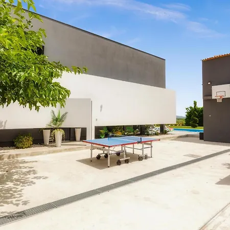 Дом отдыха Lux Donji Zemunik