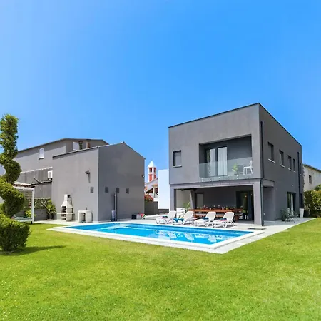 Lux * Donji Zemunik
