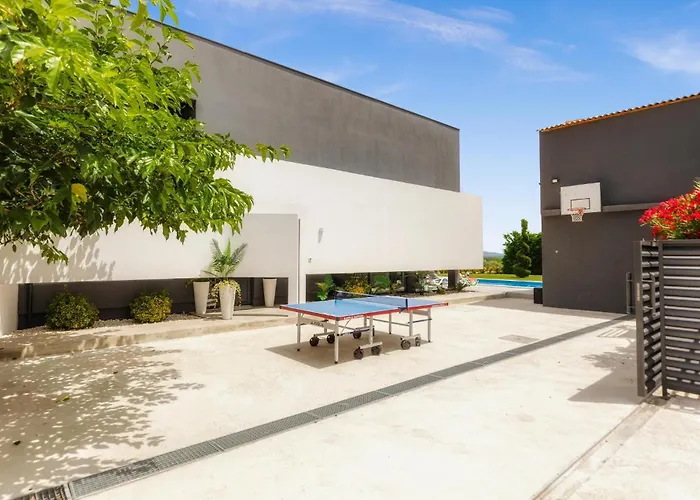 Дом отдыха Lux Donji Zemunik